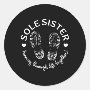 Sticker Rond Soeurs Uniques Courant À Travers La Vie Ensemble C