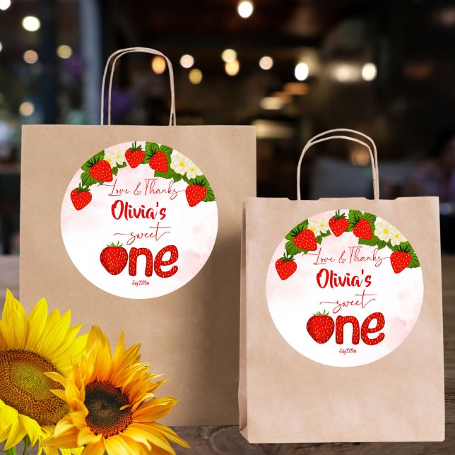 Sticker Rond Soirée d'anniversaire à la fraise (Sweet one strawberry birthday party thank you favor sticker personalized printed favor stickers)