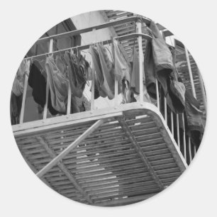 Sticker Rond Sous-vêtements pour Humour sec Photo noir et blanc