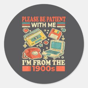 Sticker Rond Soyez patient avec moi, je suis des années 1900