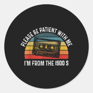 Sticker Rond Soyez Patients Avec Moi, Je Suis Des Années 1900 C