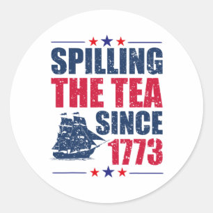Sticker Rond Spilling The Tea Depuis 1773 Enseignante D'Histoir