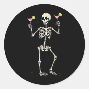 Sticker Rond Squelette d'Halloween buvant queue cosmopolite