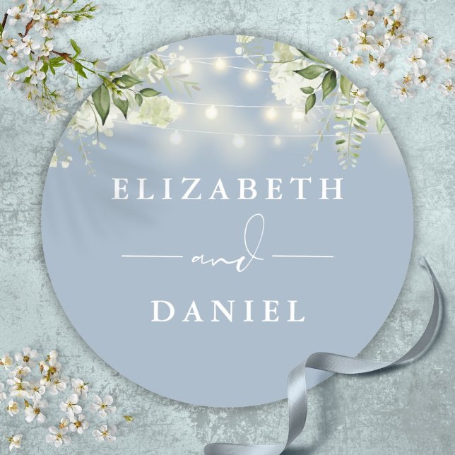 Sticker Rond String Lights Floral Dusty Blue Wedding Favoriser (String Lights Floral Dusty Blue Wedding Favor Classic Round Sticker)