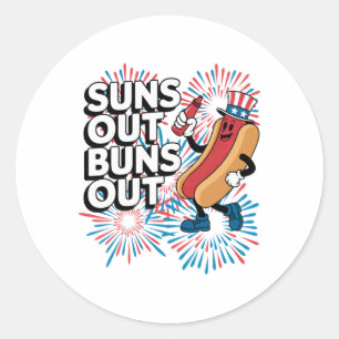 Sticker Rond Suns Out Buns Out Funny 4 juillet Hot Dog Patrio
