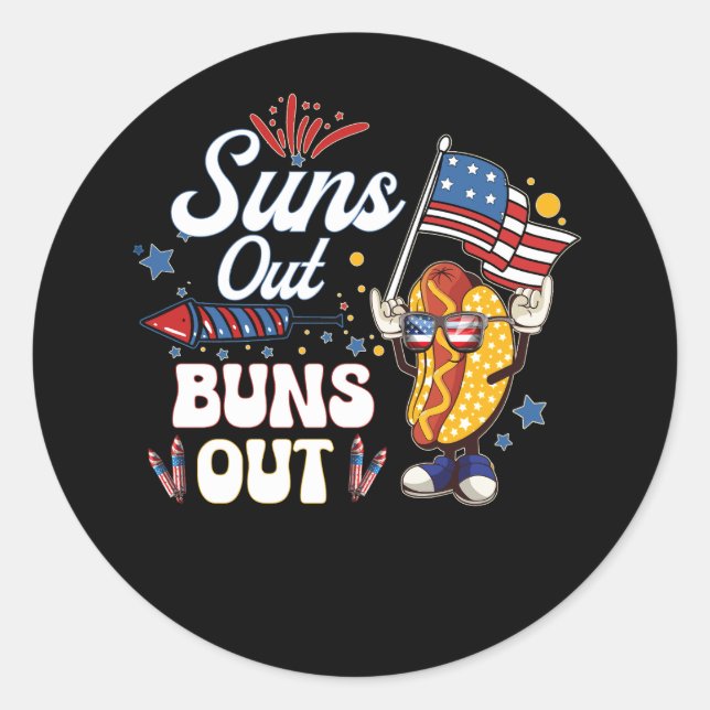 Sticker Rond Suns Out Buns Out Funny Hot Dog Patriotic USA 4th (Devant)