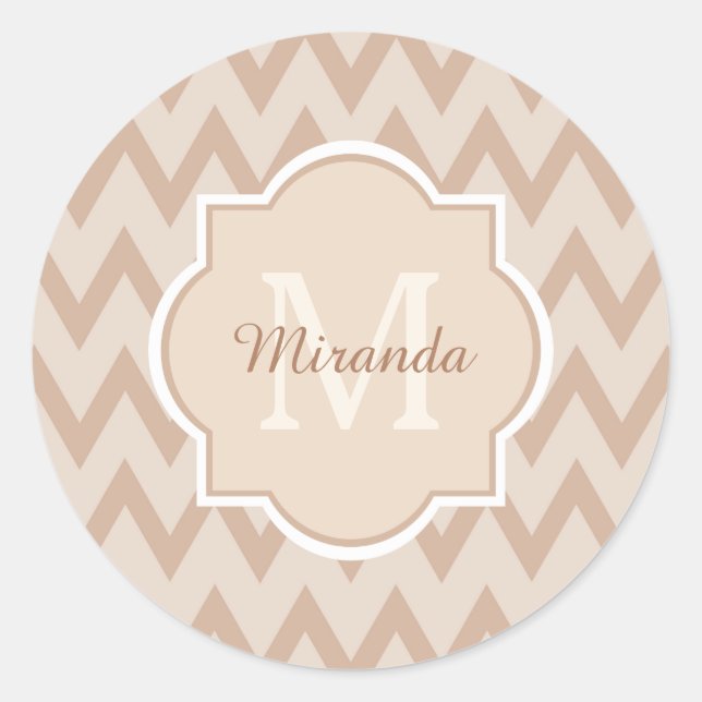 Sticker Rond Tan Tan Brown Chevron Zigzag Nom et monogramme (Devant)