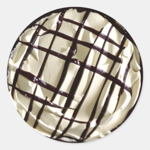 Sticker Rond Tarte à la crème et au sirop de chocolat