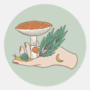 Sticker Rond Tenir une feuille d'autocollant de champignon et d