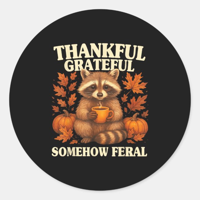 Sticker Rond Thankful Grateful Somehow Feral Funny Raccoon Autu (Devant)