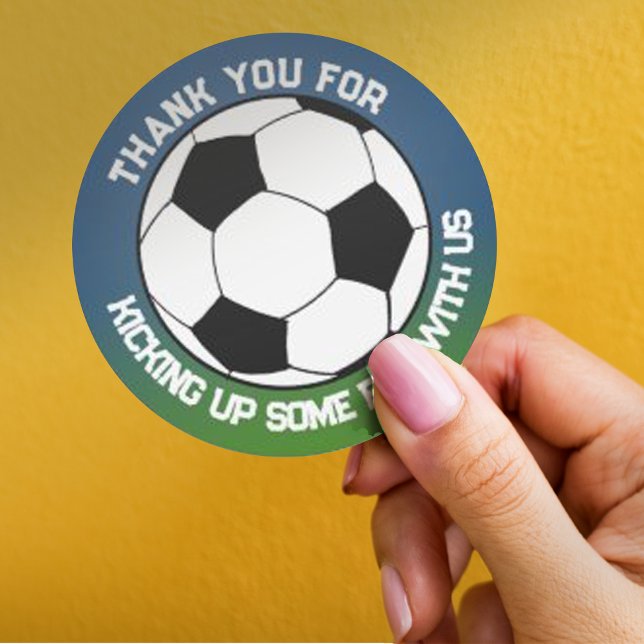 Sticker Rond Thème de football Noir Blanc Cute (Cute Black White Soccer Football Theme Birthday Classic Round Sticker)
