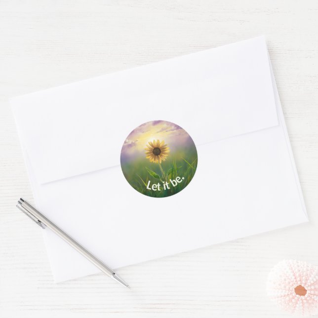Sticker Rond Tournesol Fluisant Dans Le Terrain Grassy (Enveloppe)