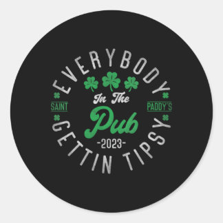 Sticker Rond Tout Le Monde Au Pub Obtenir Tipsy 2023 St Patrick