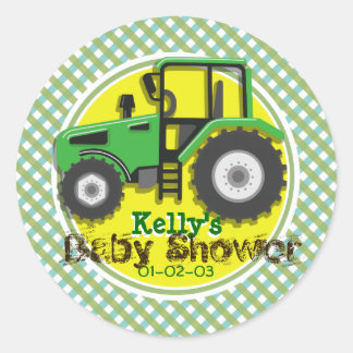 Sticker Rond Tracteur vert et jaune mignon; Baby shower plaqué