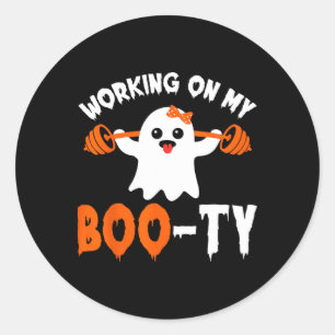 Sticker Rond Travail Sur Mon Booty Gym Booty Boo-tee Ghost Pun 