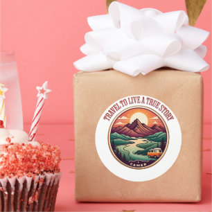 Sticker Rond Travel Real Story Tee — Pas de faux badge de voyag