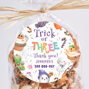 Sticker Rond Trick or Three! Joli Anniversaire Violet Halloween