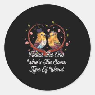 Sticker Rond Trouvé Le Même Type De Mariage Étrange Drôle