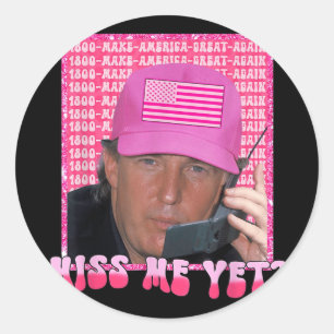 Sticker Rond Trump rose drôle me manque pourtant, Trump 2024, P