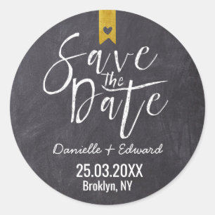 Sticker Rond Typographie Tableau Noir Rustique Or Save the Date