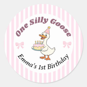 Sticker Rond Un anniversaire de 1 an de One Silly Goose rose