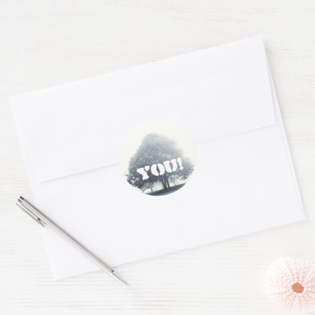 Sticker Rond Un arbre dans le brouillard et votre texte (Enveloppe)