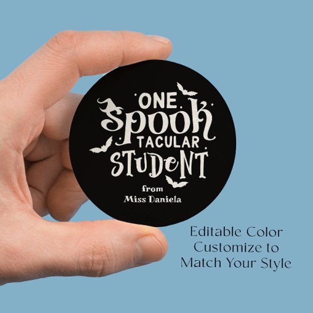 Sticker Rond Un Spotaculaire élève Halloween récompense enseign (Créateur téléchargé)
