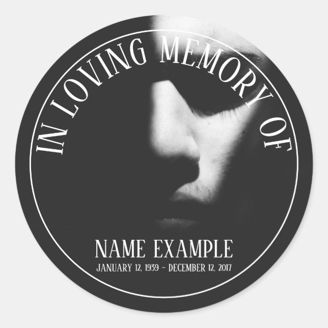 Sticker Rond Un visage endormi à mi-ombre (Devant)