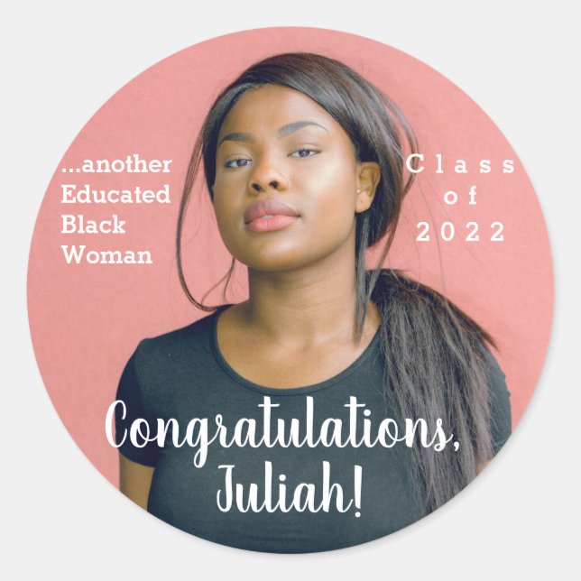 Sticker Rond Une autre femme noire éduquée Photo de fin d'étude (Devant)