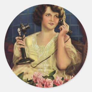 Sticker Rond Une femme vintage parle sur les Fleurs de Rose de 