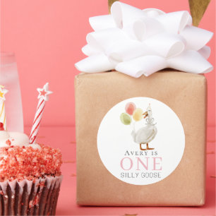 Sticker Rond Une fille d'oie sotte rose 1er anniversaire