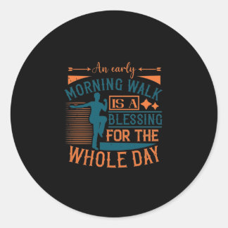 Sticker Rond Une Promenade En Début De Matin Est Une Bénédictio