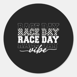 Sticker Rond Vibes du jour de course À damiers Coquette Bow Car