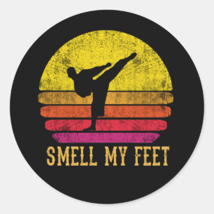 Sticker Rond Vintage Karate Fighter SMELL MES PIEDS Taekwondo