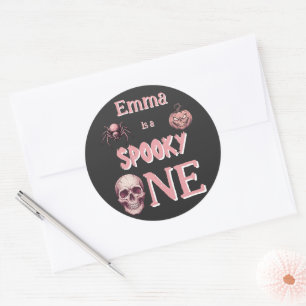 Sticker Rond Vintage Rose Pâle "Spooky One" Nom Personnalisé