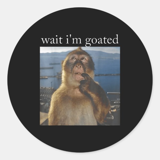 Sticker Rond Wait I'm Goated Funny Thinking Monkey Meme Gen Z H (Devant)