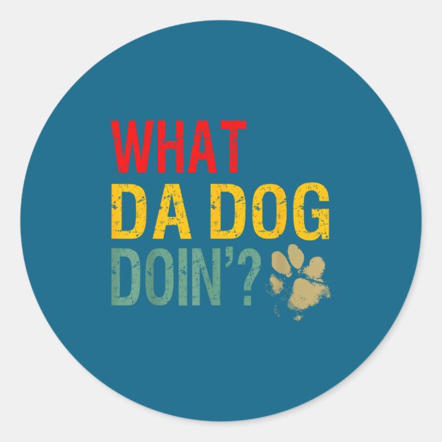 Sticker Rond What Da Dog Doin'_ Funny Dog Lover What The Dog Do (Devant)