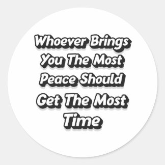 STICKER ROND WHOEVER BRINGS YOU THE MOST PEACE SHOULD GET