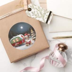 Sticker Rond Winter Chihuahua Caravan Christmas Adventure
