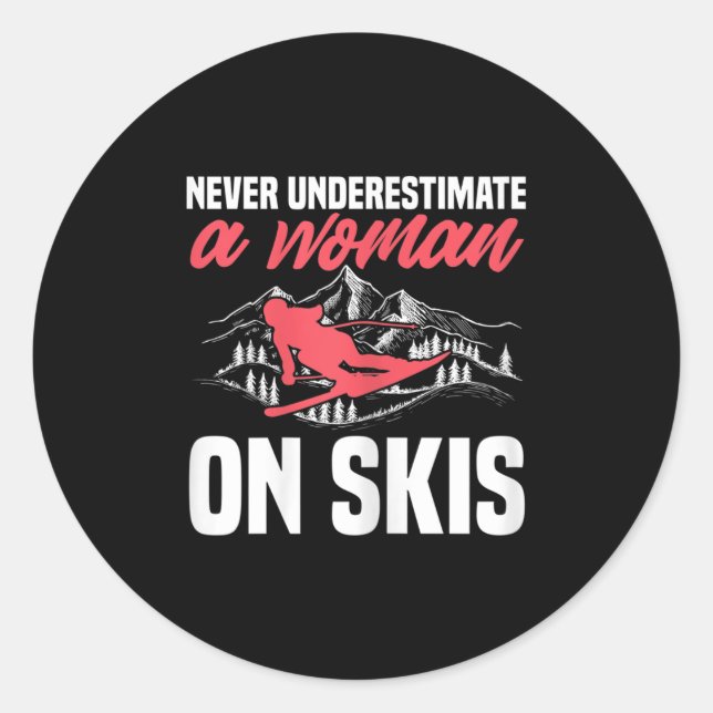 Sticker Rond Womens Ski Funny Skiing Never Underestimate A Woma (Devant)