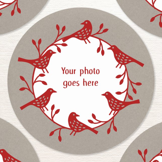 Sticker Rond Wreath d'oiseaux Photo moderne Scandi (Scandinavian red bird wreath photo sticker)