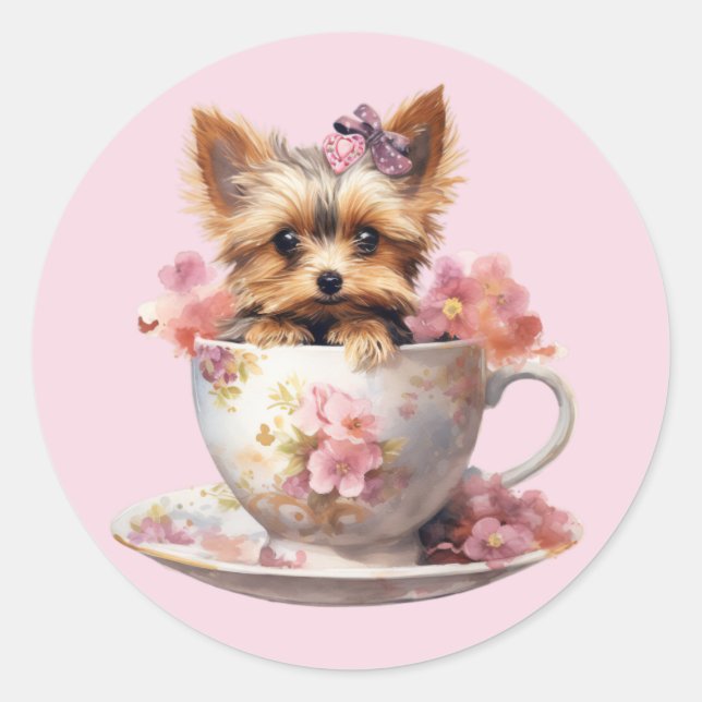 Sticker Rond Yorkshire Terrier assis dans la tasse de thé avec  (Devant)