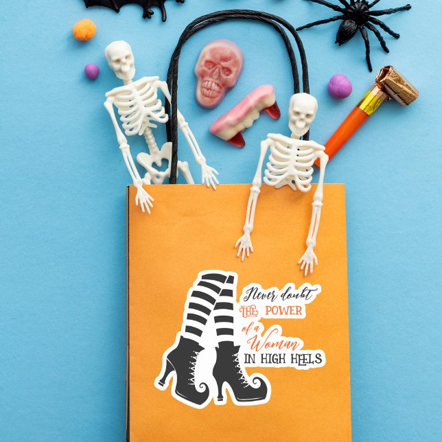 Sticker Sorcière d'Halloween dans les talons Contour Custo (Perfect for decorating treat or gift bags!)