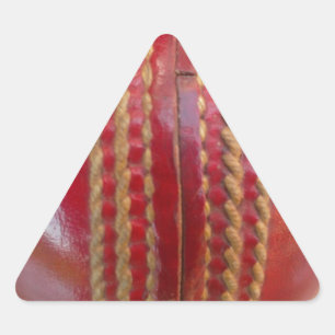 Sticker Triangulaire Crimson Stitch Focus : Gros plan du coeur du crick