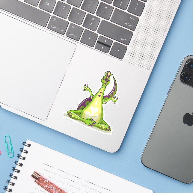 Sticker Un Dinosaure Iguanodon Qui Fait Du Yoga. (Ordinateur portable avec iPhone)