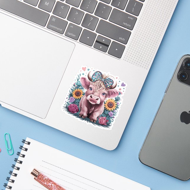 Sticker Vache Highland mignonne aux fleurs Turquoises Coqu (Ordinateur portable avec iPhone)