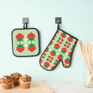 Strawberries  oven mitt & pot holder set
