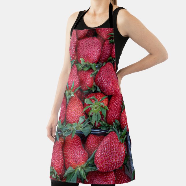 Strawberries with green leaves apron (Insitu)