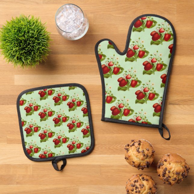 Strawberry Country Kitchen Oven Mitt & Pot Holder Set (Top Down)