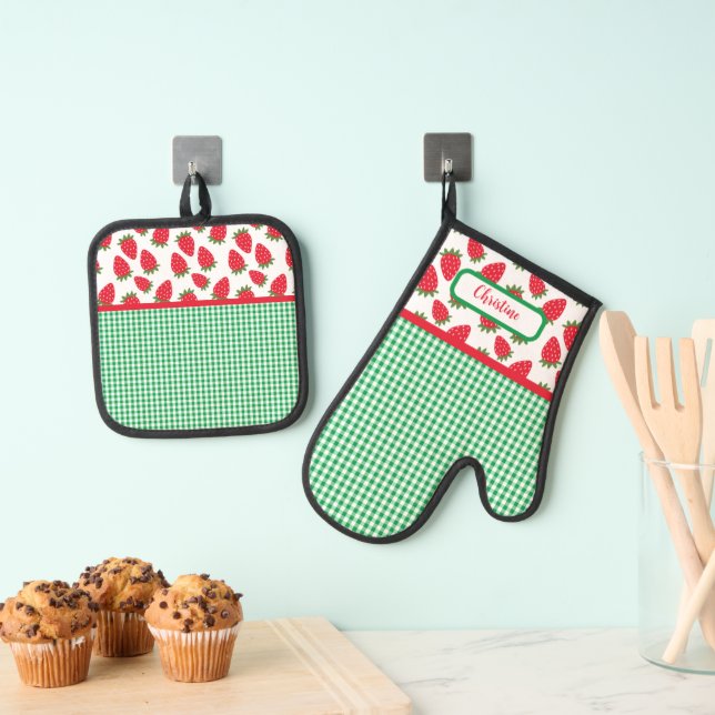 Strawberry Fields and Green Gingham Check Oven Mitt & Pot Holder Set (Insitu(Hanging))